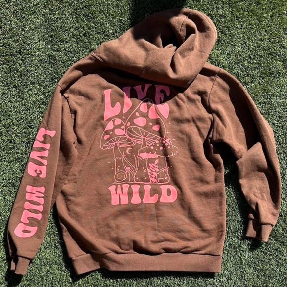Live Wild Sweatshirt - Picture 1 of 3